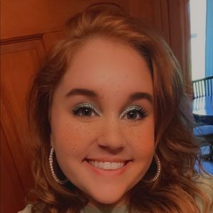 Meet your Posher, Hayley